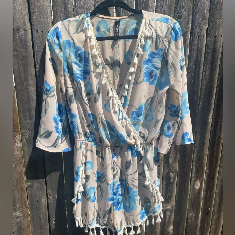 Sheer size medium flowery romper! 🌸